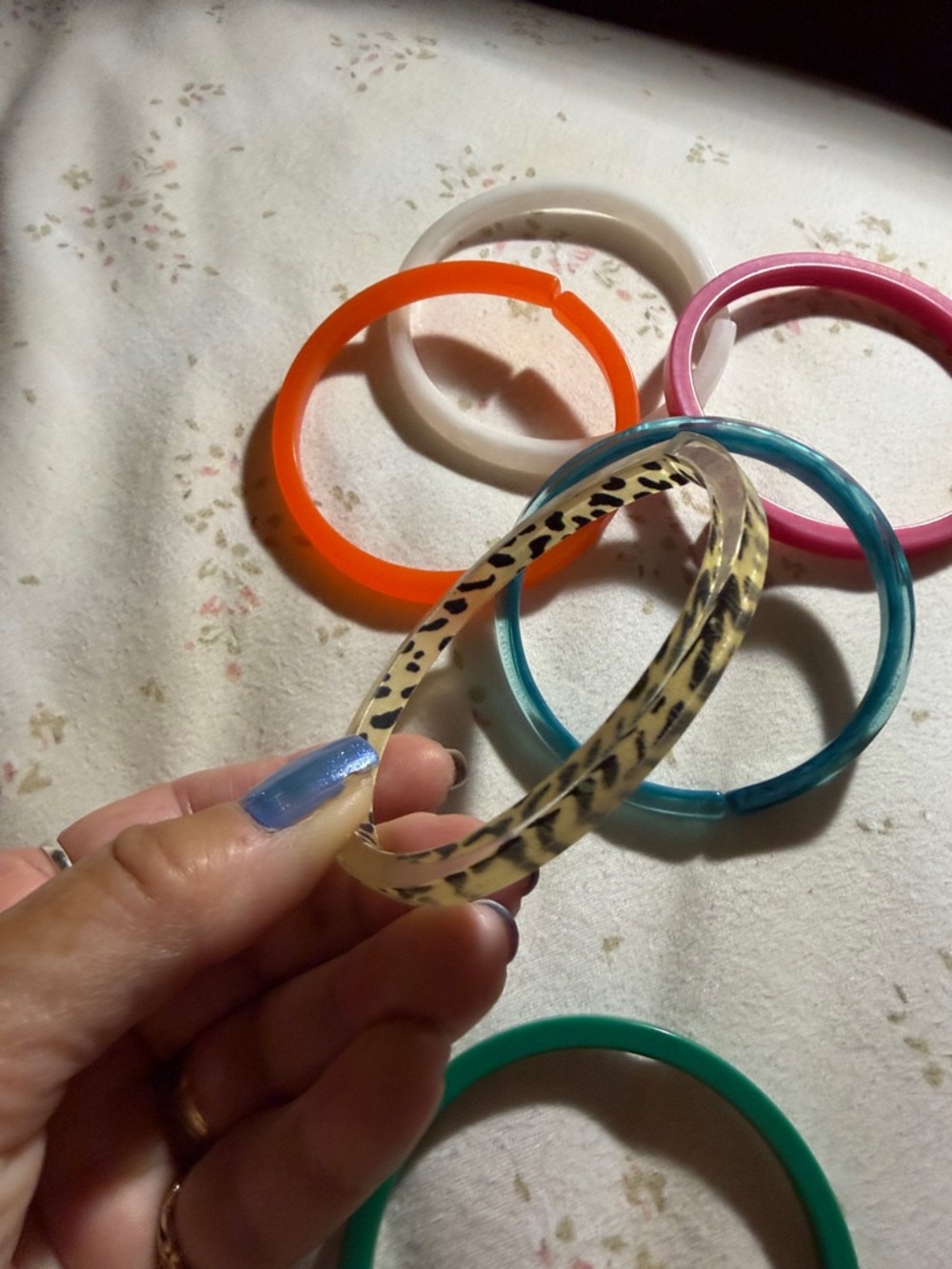 Plunder colorful resin bangle set in teal, orange, pink, white - Picture 4 of 4